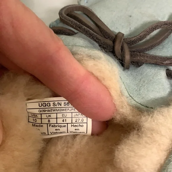 Women’s size 10 Ugg slippers - Picture 4 of 5